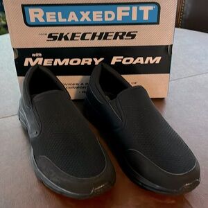 Men’s Black relaxed fit Skechers